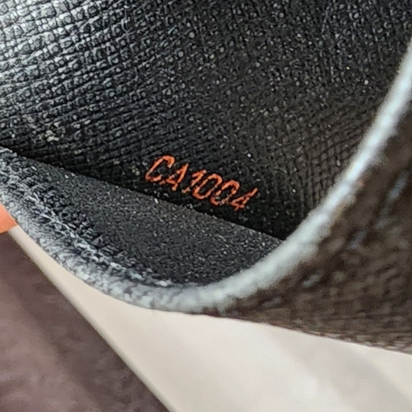 Vintage Louis Vuitton Black Epi Key Holder - Picture 3 of 12